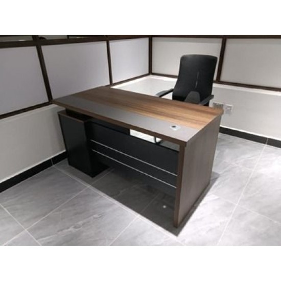 Office Desk- 1.4M: RY341